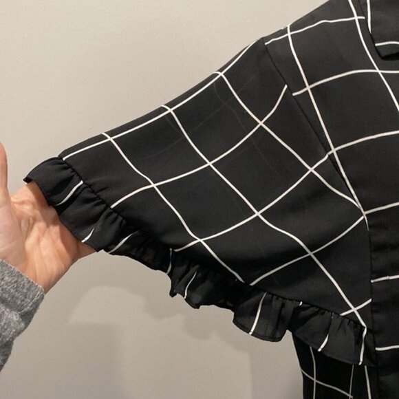Black White Plaid Button Down Ruffle Sleeve Blouse SZ Medium - Picture 3 of 14